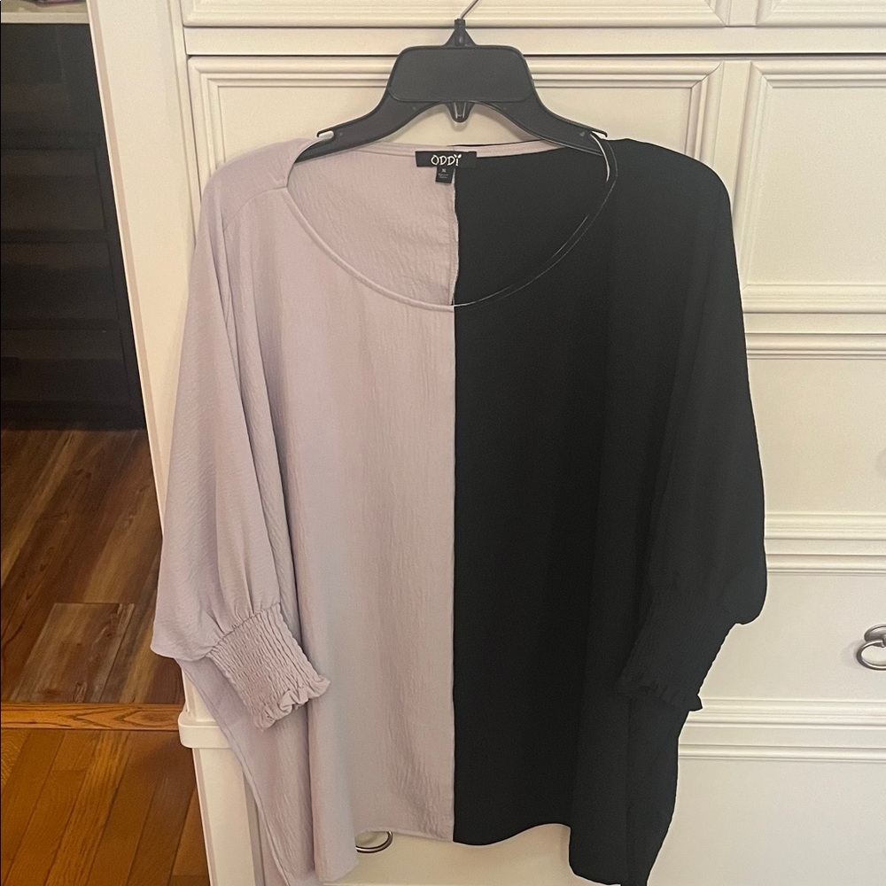 Oddi Women's Black and Gray Colorblock Blouse